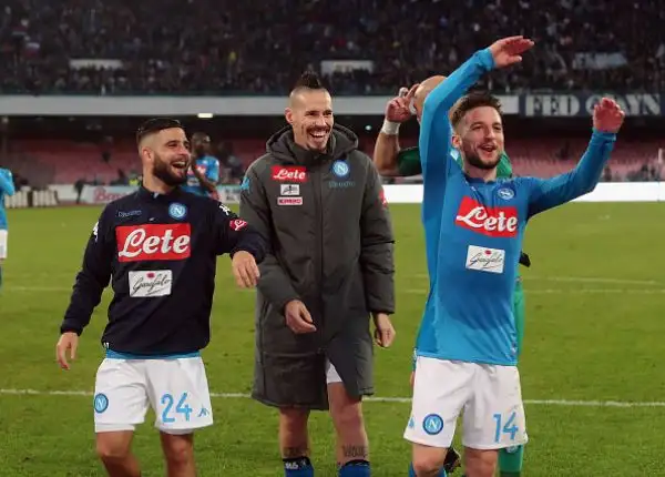 Un discusso gol di Kuolibaly nella ripresa sblocca una difficile partita per i partenopei, nel finale Insigne serve una palla d'oro a Callejon che chiude la partta.
