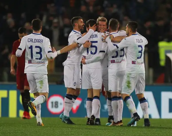 Inizio super degli orobici che vanno sul 2-0 con le reti di Cornelius e de Roon. Nella ripresa, con i nerazzurri in 10 per l'espulsione di De Roon, la roma accorcia con Dzeko ma non basta.
