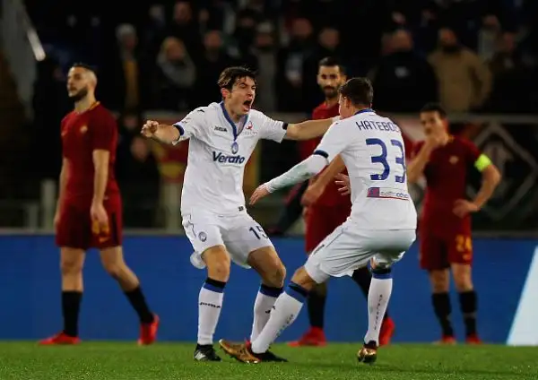 Inizio super degli orobici che vanno sul 2-0 con le reti di Cornelius e de Roon. Nella ripresa, con i nerazzurri in 10 per l'espulsione di De Roon, la roma accorcia con Dzeko ma non basta.