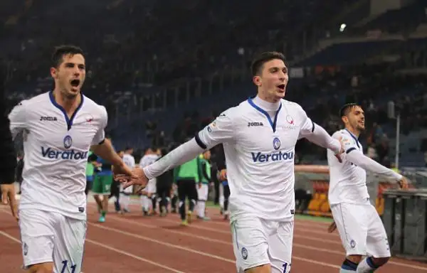 Inizio super degli orobici che vanno sul 2-0 con le reti di Cornelius e de Roon. Nella ripresa, con i nerazzurri in 10 per l'espulsione di De Roon, la roma accorcia con Dzeko ma non basta.