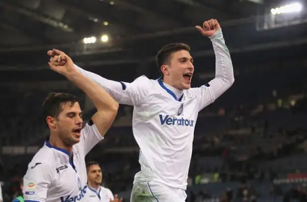 Inizio super degli orobici che vanno sul 2-0 con le reti di Cornelius e de Roon. Nella ripresa, con i nerazzurri in 10 per l'espulsione di De Roon, la roma accorcia con Dzeko ma non basta.