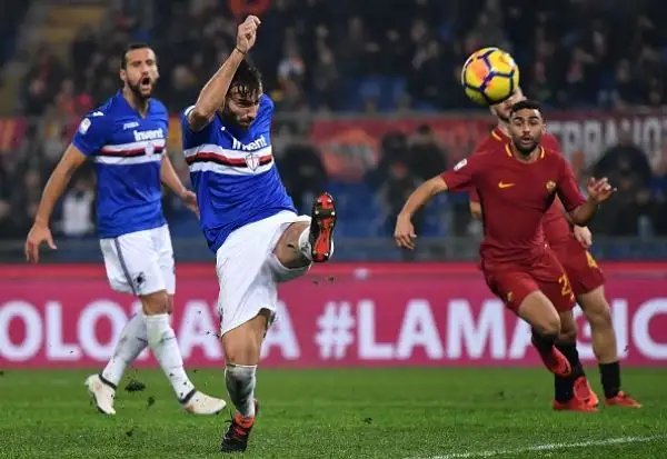 La Roma non si rialza: i giallorossi perdono il posticipo cedendo in casa contro la Sampdoria. Duvan Zapata condanna Di Francesco con una rete all'ottantesimo minuto.