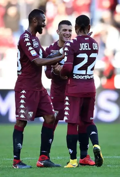 Succede tutto nei primi 45 minuti a Torino con i tre gol granata di Iago Falque, Niang e Obi e l'espulsione del portiere ospite Belec. 