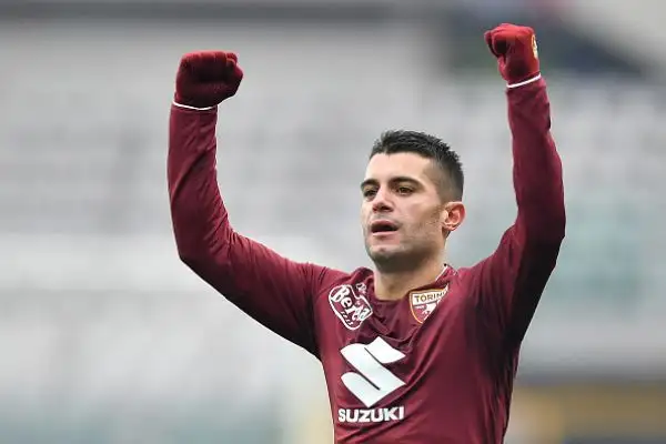 Buon primo tempo per i granata che passano in vantaggio con De Silvestri. Nella ripresa Niang e Iago Falque chiudono la partita dopo che Sarigu aveva parato il rigore di Pulgar.