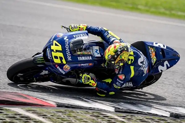 Con la collaborazione di Aldo Drudi, storico disegnatore dei caschi di Rossi, Agv ha sviluppato un'edizione limitata del Pista GP R che riprende fedelmente la livrea del casco indossato nel 1997.