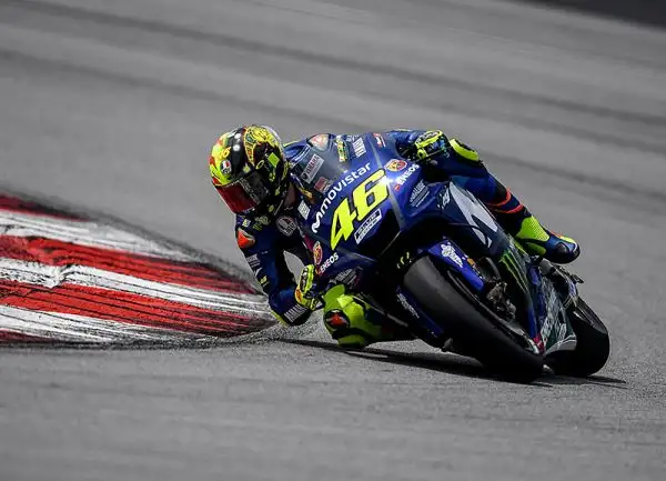 Con la collaborazione di Aldo Drudi, storico disegnatore dei caschi di Rossi, Agv ha sviluppato un'edizione limitata del Pista GP R che riprende fedelmente la livrea del casco indossato nel 1997.