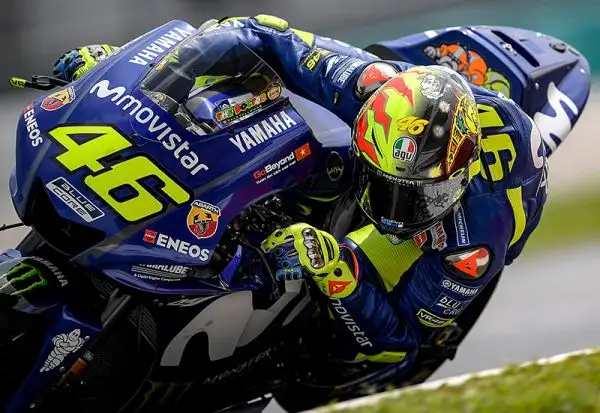 Con la collaborazione di Aldo Drudi, storico disegnatore dei caschi di Rossi, Agv ha sviluppato un'edizione limitata del Pista GP R che riprende fedelmente la livrea del casco indossato nel 1997.