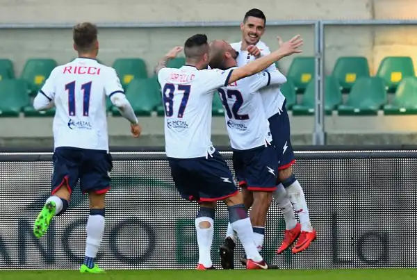 Il Crotone piazza un micidiale colpo-salvezza al Bentegodi, battendo meritatamente per 3 a 0 un'Hellas irriconoscibile e sconcertante.