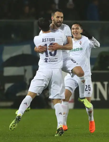 La sfida di Bergamo si decide nel primo tempo, con le reti di Milan Badelj al 16' e il definitivo pareggio di Andrea Petagna a pochi secondi dall'intervallo.