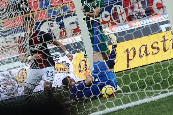 Dopo quattro partite di digiuno, torna alla vittoria la Fiorentina, che espugna il Dall'Ara battendo il Bologna per 2-1. 