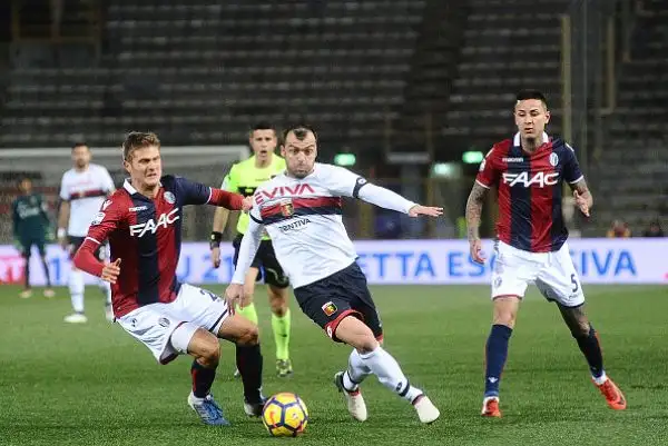 I padroni di casa si aggiudicano una partita non spettacolare e con tanto pressing grazie ad un gol per tempo di Destro e Falletti.