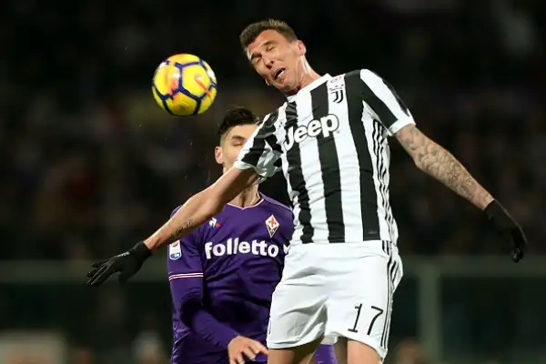 La Juventus vince con i gol di Bernardeschi e Higuain nella ripresa dopo le polemiche del primo tempo per un rigore concesso e poi revocato ai viola.