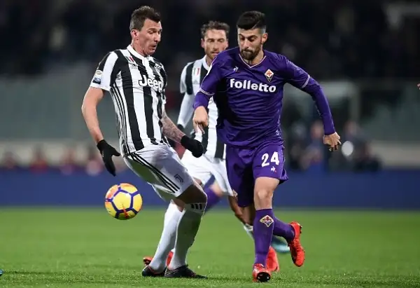 La Juventus vince con i gol di Bernardeschi e Higuain nella ripresa dopo le polemiche del primo tempo per un rigore concesso e poi revocato ai viola.