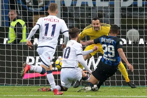 Zenga inguaia l'Inter: Crotone imbattuto a San Siro. Solo fischi per i nerazzurri che si fanno rimontare anche dal Crotone: 1-1 e per Spalletti è crisi nera.