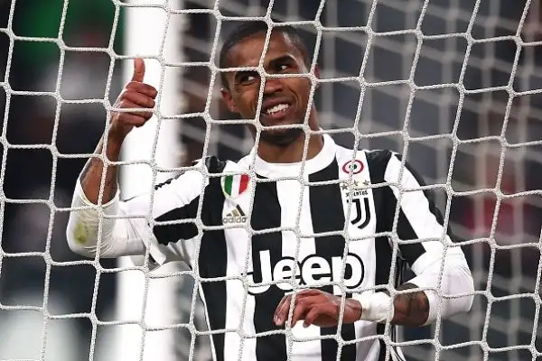 Grazie a un rigore di Pjanic la Juve piega l'Atalanta replicando l'1-0 di Bergamo.