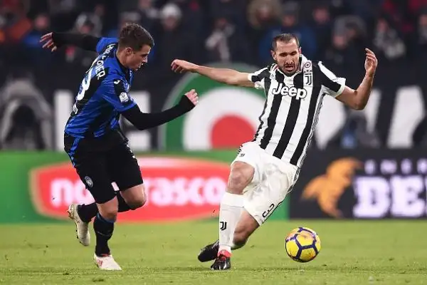Grazie a un rigore di Pjanic la Juve piega l'Atalanta replicando l'1-0 di Bergamo.