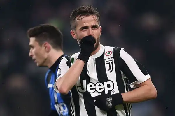 Grazie a un rigore di Pjanic la Juve piega l'Atalanta replicando l'1-0 di Bergamo.