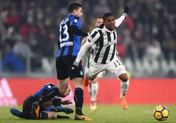 Grazie a un rigore di Pjanic la Juve piega l'Atalanta replicando l'1-0 di Bergamo.