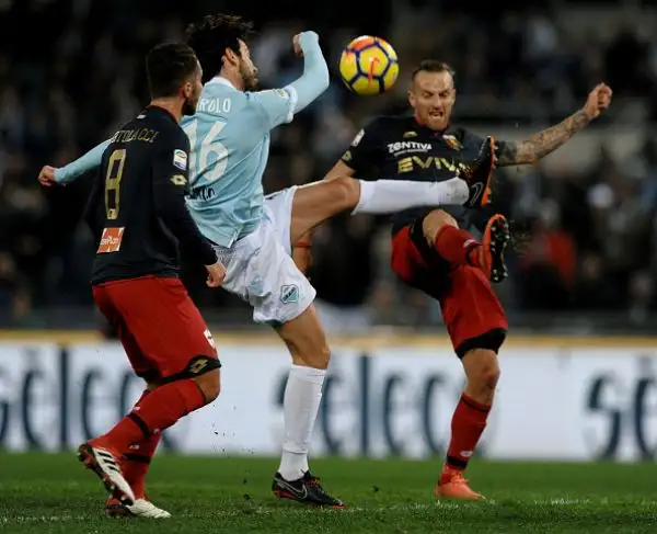 Il programma della quarta di ritorno si chiude con una sorpresa, la vittoria del Genoa per 2-1 all’Olimpico sulla Lazio