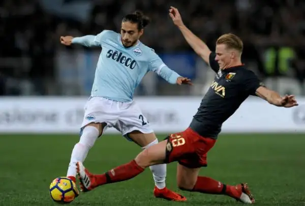Il programma della quarta di ritorno si chiude con una sorpresa, la vittoria del Genoa per 2-1 all’Olimpico sulla Lazio