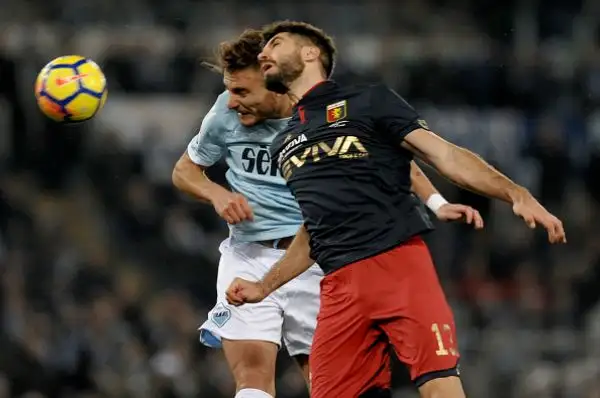 Il programma della quarta di ritorno si chiude con una sorpresa, la vittoria del Genoa per 2-1 all’Olimpico sulla Lazio