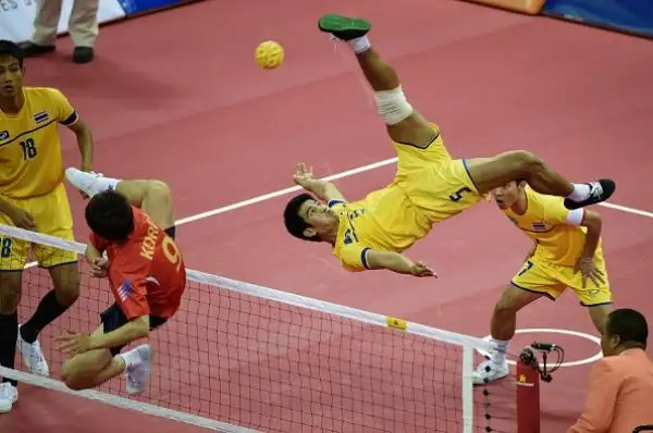 Sepak takraw: uno degli sport più assurdi del mondo. Le foto