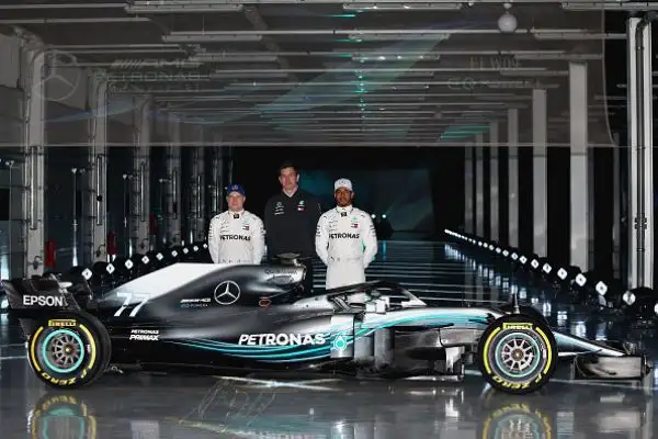 Presentata a Silverstone la nuovissima W09, la Mercedes con cui Lewis Hamilton e Valtteri Bottas correranno la stagione 2018.