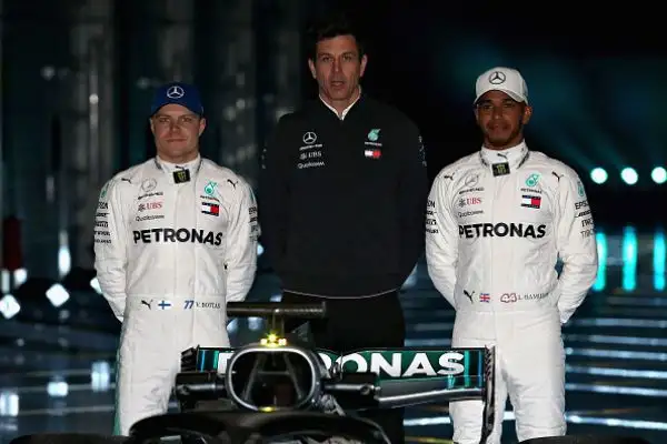 Presentata a Silverstone la nuovissima W09, la Mercedes con cui Lewis Hamilton e Valtteri Bottas correranno la stagione 2018.