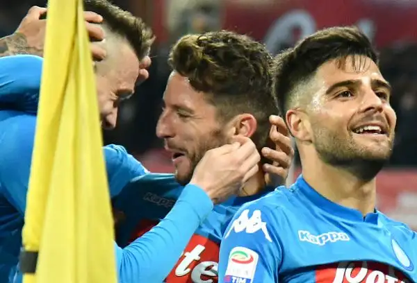 La squadra di Simone Inzaghi va in vantaggio con De Vrij ma Callejon, un'autorete di Wallace e i gol di Zielinski e Mertens regalano i tre punti alla capolista.