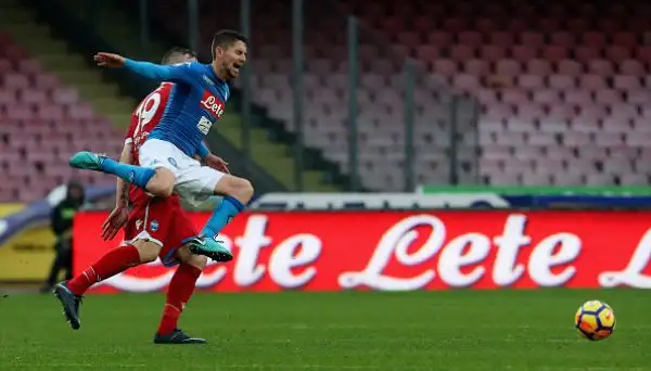 Il Napoli risponde alla Juventus e, battendo la Spal per 1-0 con il gol a inizio partita di Allan, si riprende la vetta della classifica. Annullato anche un gol ad Hamsik con l'intervento del Var.