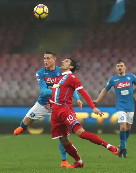 Il Napoli risponde alla Juventus e, battendo la Spal per 1-0 con il gol a inizio partita di Allan, si riprende la vetta della classifica. Annullato anche un gol ad Hamsik con l'intervento del Var.