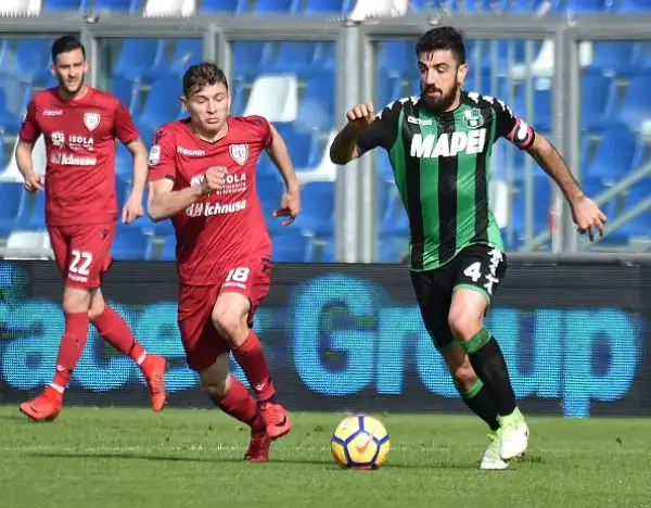 Il Cagliari ingabbia il Sassuolo e non rischia ptraticamente mai. A Reggio Emilia non succede quasi nulla con le due squadre che si dividono la posta in palio.