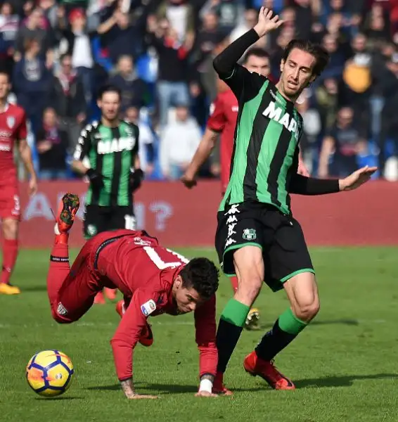 Il Cagliari ingabbia il Sassuolo e non rischia ptraticamente mai. A Reggio Emilia non succede quasi nulla con le due squadre che si dividono la posta in palio.