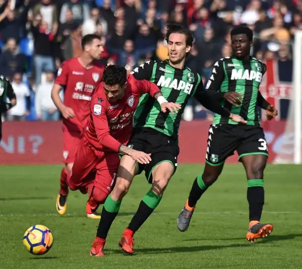 Il Cagliari ingabbia il Sassuolo e non rischia ptraticamente mai. A Reggio Emilia non succede quasi nulla con le due squadre che si dividono la posta in palio.