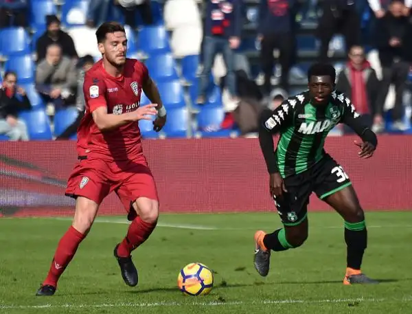 Il Cagliari ingabbia il Sassuolo e non rischia ptraticamente mai. A Reggio Emilia non succede quasi nulla con le due squadre che si dividono la posta in palio.