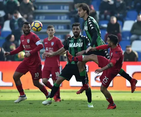 Il Cagliari ingabbia il Sassuolo e non rischia ptraticamente mai. A Reggio Emilia non succede quasi nulla con le due squadre che si dividono la posta in palio.