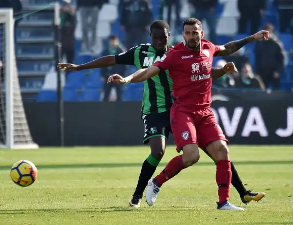 Il Cagliari ingabbia il Sassuolo e non rischia ptraticamente mai. A Reggio Emilia non succede quasi nulla con le due squadre che si dividono la posta in palio.