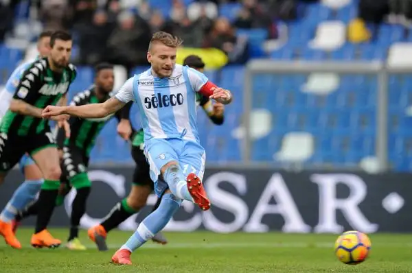 Una doppietta di Milinkovic-Savic e un gol del solito Immobile non danno scampo ai neroverdi e lanciano i capitolini al terzo posto in classifica.