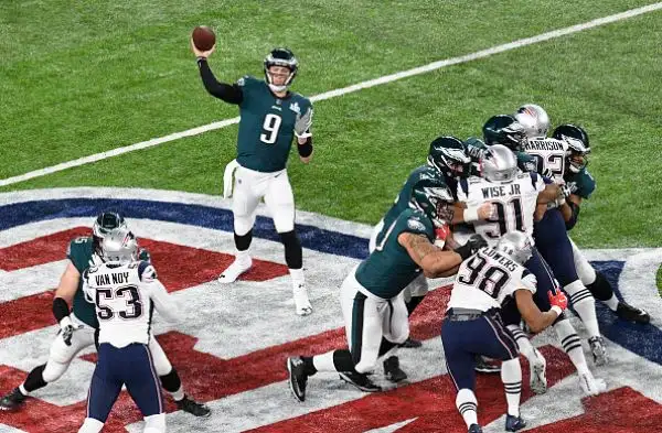 NFL, il Super Bowl LII lo vince Philadelphia. Primo storico successo per gli Eagles che superano i favoriti Patriots 41-33. Super Foles.