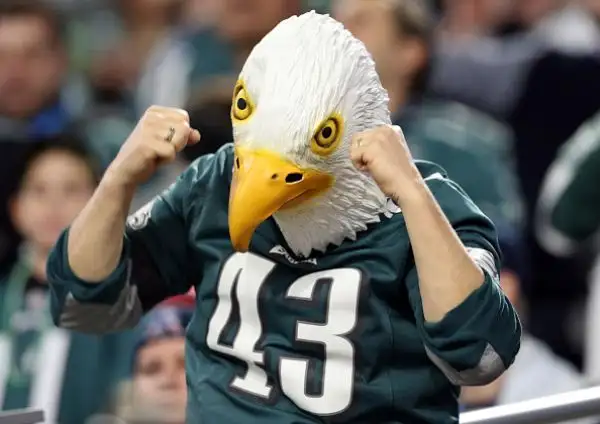 NFL, il Super Bowl LII lo vince Philadelphia. Primo storico successo per gli Eagles che superano i favoriti Patriots 41-33. Super Foles.