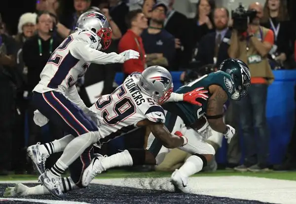 NFL, il Super Bowl LII lo vince Philadelphia. Primo storico successo per gli Eagles che superano i favoriti Patriots 41-33. Super Foles.
