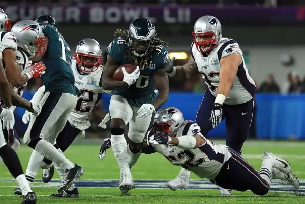 NFL, il Super Bowl LII lo vince Philadelphia. Primo storico successo per gli Eagles che superano i favoriti Patriots 41-33. Super Foles.