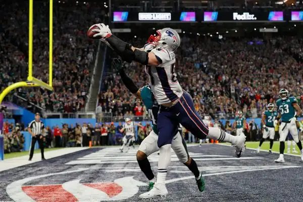 NFL, il Super Bowl LII lo vince Philadelphia. Primo storico successo per gli Eagles che superano i favoriti Patriots 41-33. Super Foles.