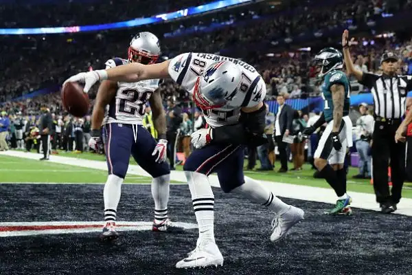 NFL, il Super Bowl LII lo vince Philadelphia. Primo storico successo per gli Eagles che superano i favoriti Patriots 41-33. Super Foles.