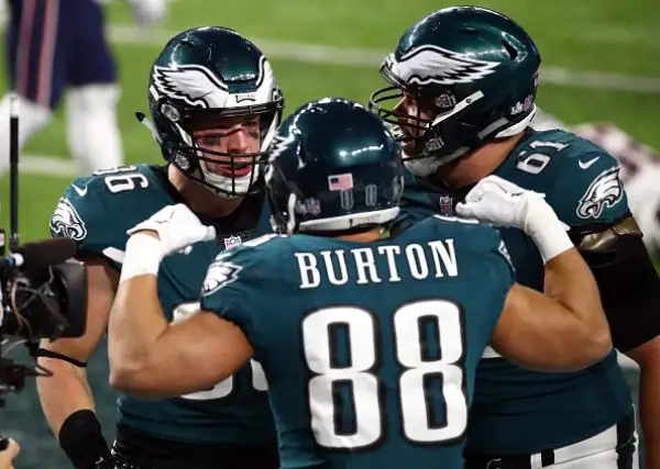 NFL, il Super Bowl LII lo vince Philadelphia. Primo storico successo per gli Eagles che superano i favoriti Patriots 41-33. Super Foles.