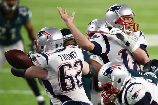 NFL, il Super Bowl LII lo vince Philadelphia. Primo storico successo per gli Eagles che superano i favoriti Patriots 41-33. Super Foles.