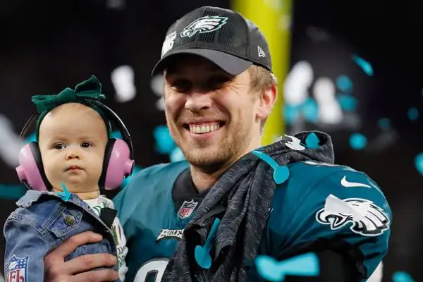 NFL, il Super Bowl LII lo vince Philadelphia. Primo storico successo per gli Eagles che superano i favoriti Patriots 41-33. Super Foles.
