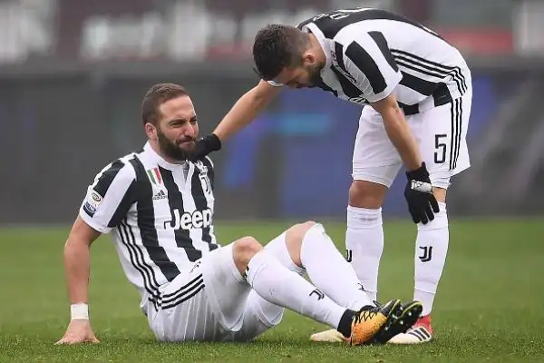 I bianconeri vincono con il minimo scarto, polemiche per un presunto fallo nell'azione che ha portato alla rete decisiva.