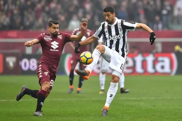I bianconeri vincono con il minimo scarto, polemiche per un presunto fallo nell'azione che ha portato alla rete decisiva.