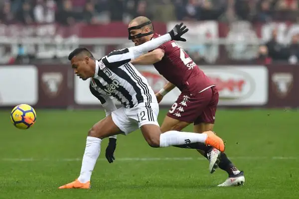 I bianconeri vincono con il minimo scarto, polemiche per un presunto fallo nell'azione che ha portato alla rete decisiva.